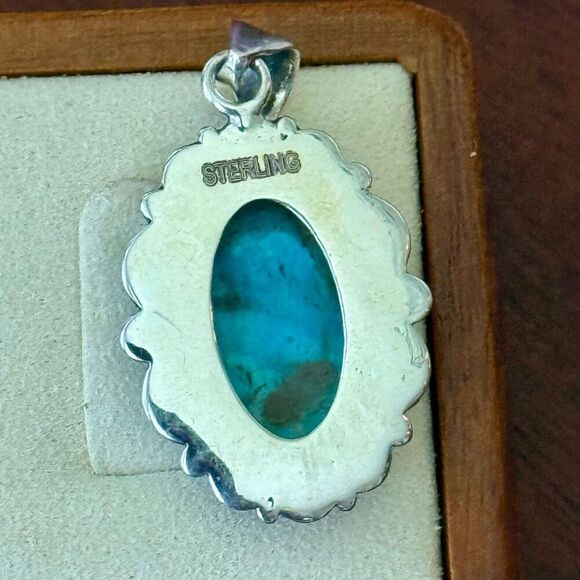 Vintage Estate Turquoise Necklace Pendant Unique Oval Framed Sterling Silver - Picture 4 of 5